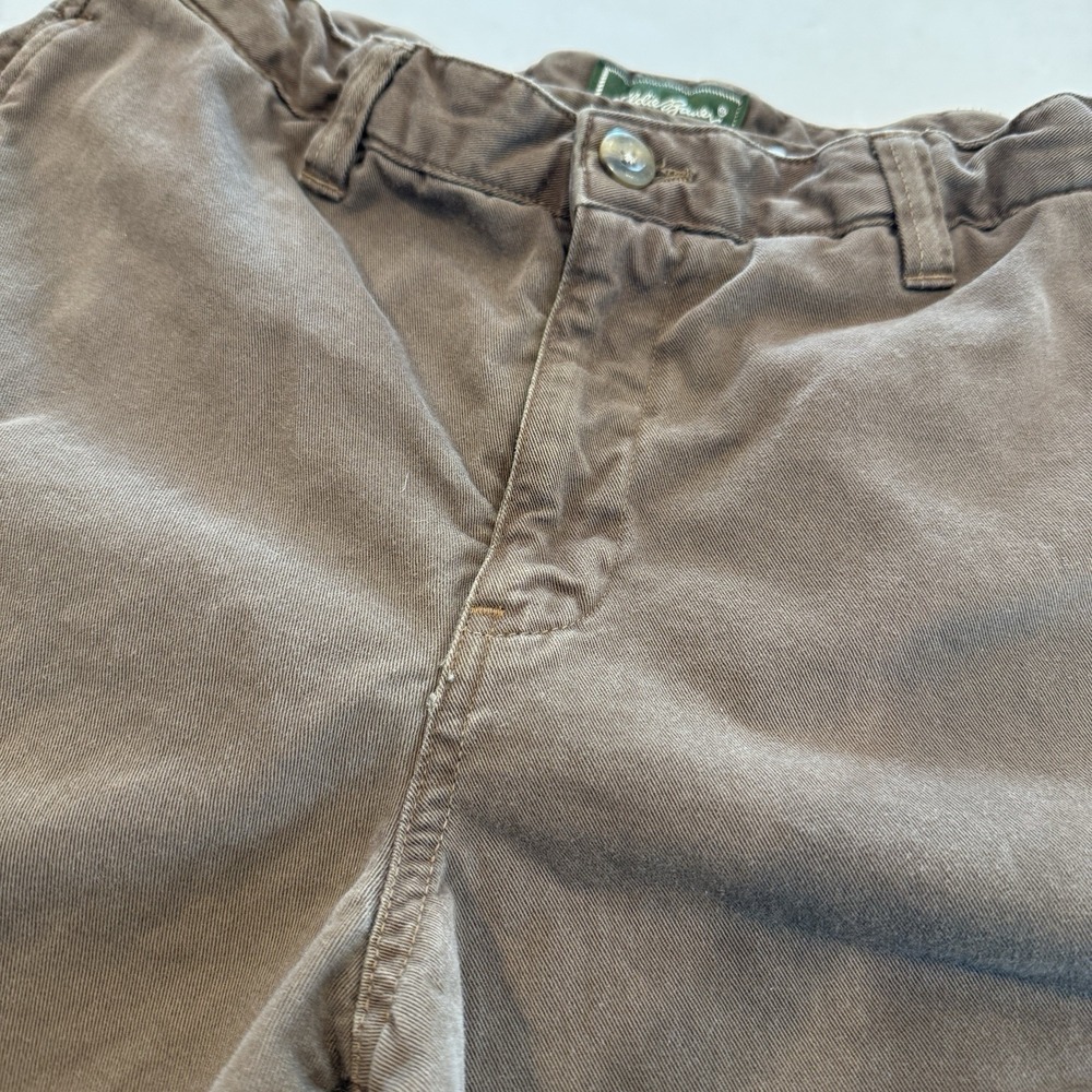 Eddie Bauer Mens Relaxed Fit Chino Brown Shorts Size 32 Casual Comfort
